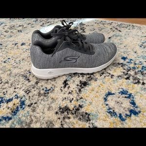 Sketchers tennis shoes